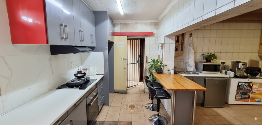 To Let commercial Property for Rent in Grassy Park Western Cape